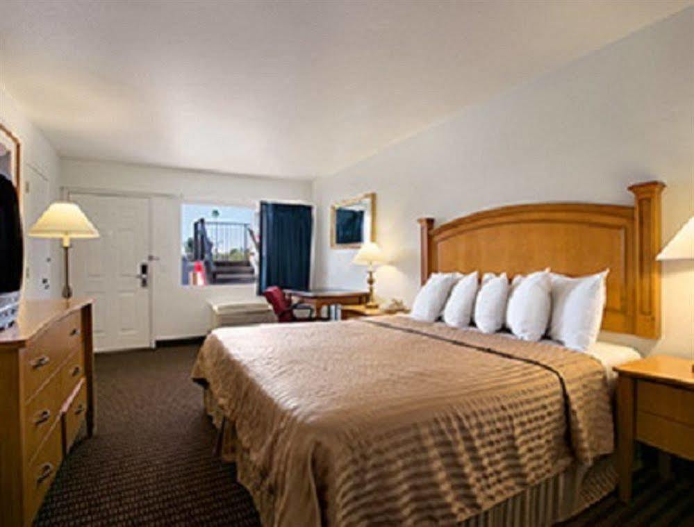 Rodeway Inn Phoenix North I-17 Eksteriør billede